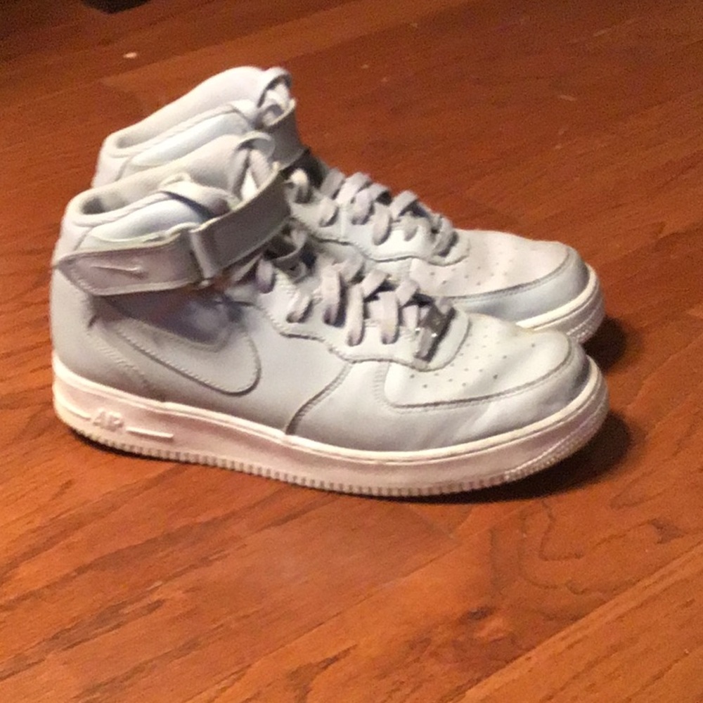 Gray Nike Air Force 1’s